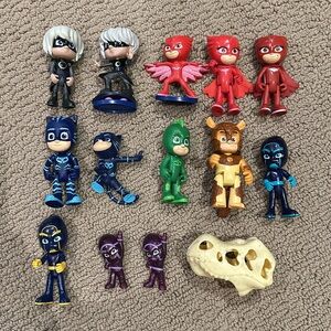 Lot of PJ Masks characters.